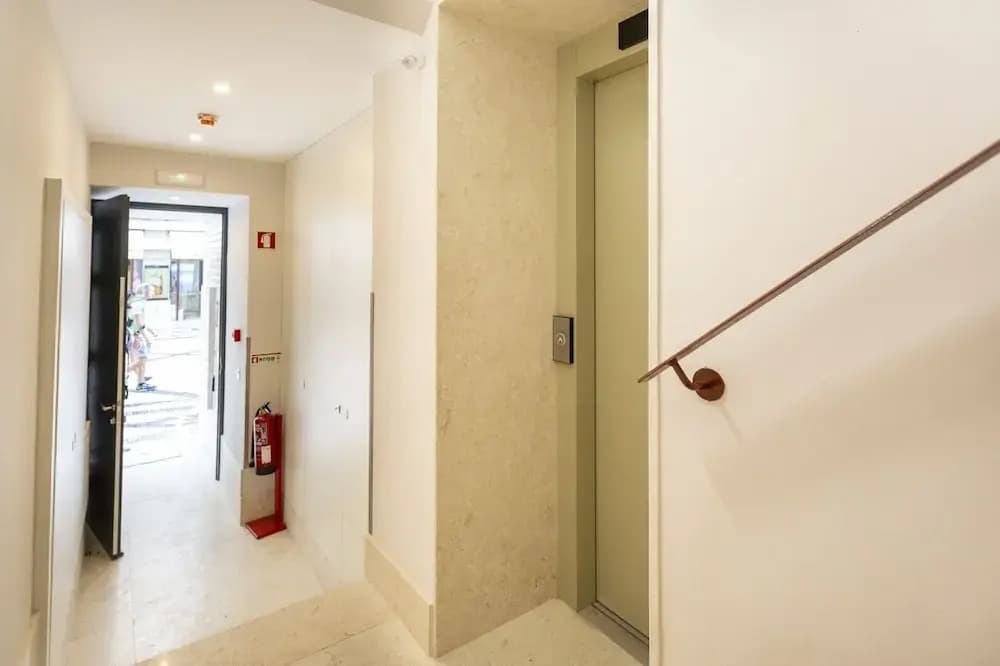 JOIVY Luxurious 2BR Apt w/street view, 2mins to Santa Justa Lift - photo 12