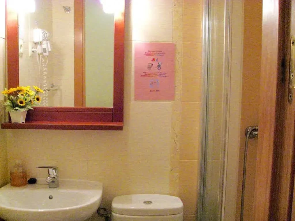Hostal Tirso Plaza - photo 9