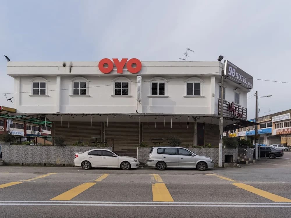 OYO 44026 98 Hotel - main photo