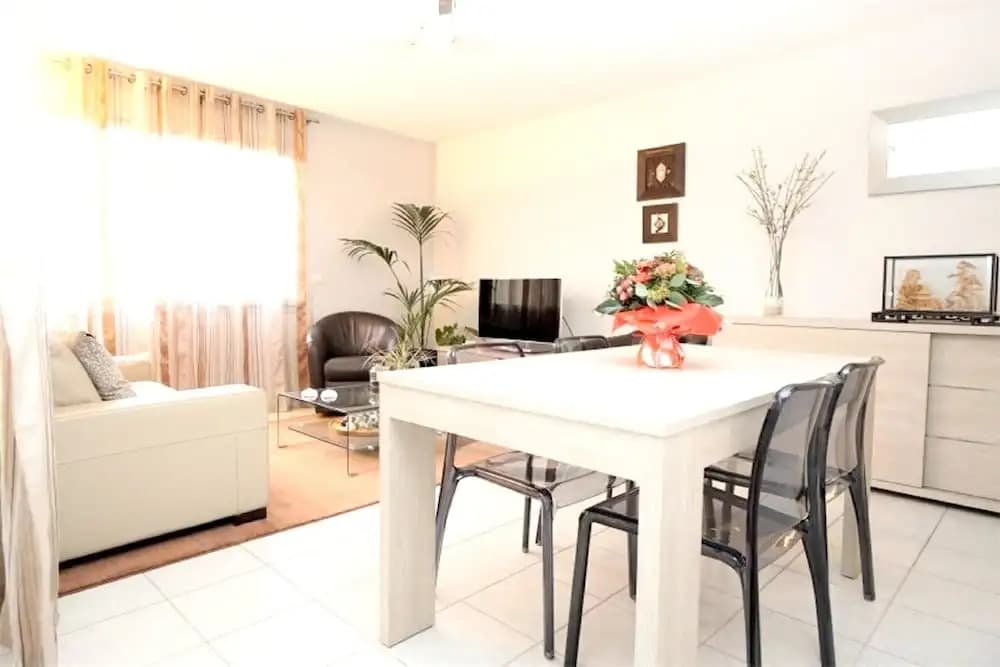 Apartment with 2 Bedrooms in Paris, with Wonderful City View And Wifi - photo 9