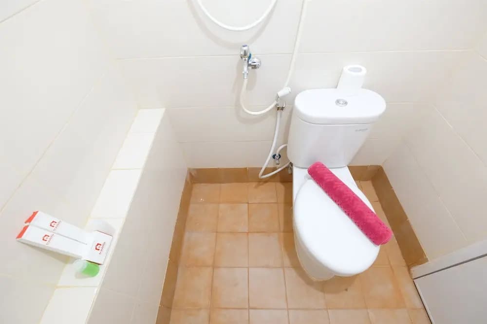 Cozy & Affordable Bassura City Apartment - photo 8