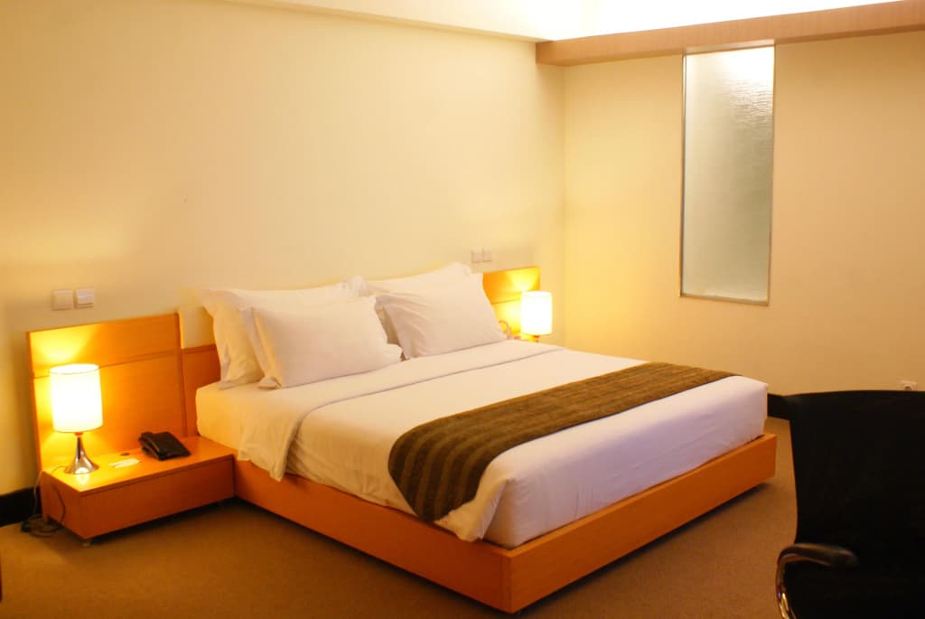 Merlynn Park Hotel - photo 3