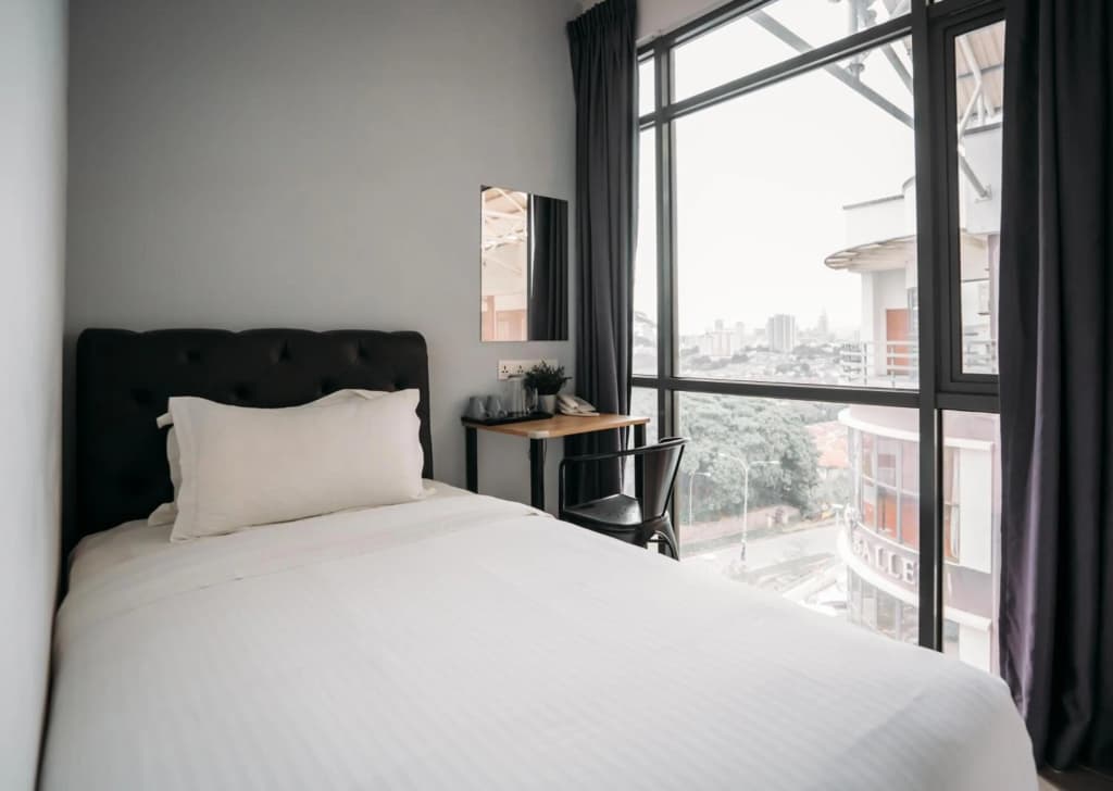 B Lot Hotel - photo 3