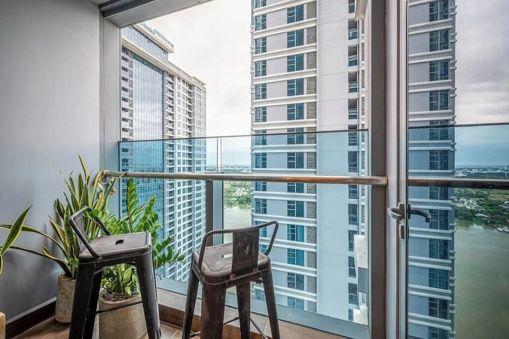 Luxury Sunwah Apartment near Landmark 81 - City View - photo 8