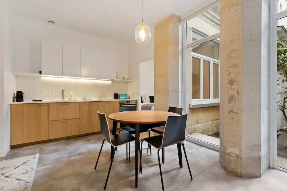 Contemporary & Comfortable 2 Bedroom Apartment in Paris - photo 12