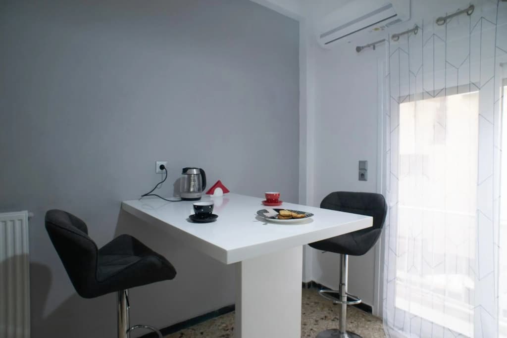 Modern-Lux Central 1 Bedroom Condo - photo 2