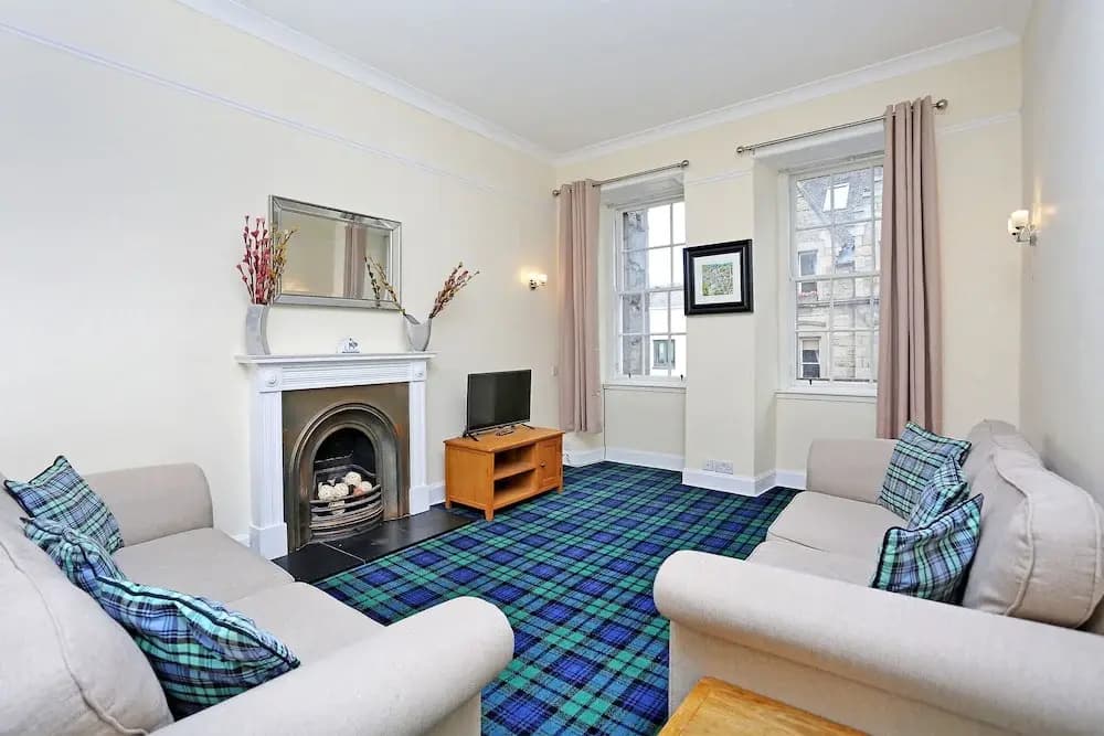World's End Historic 2 bed Royal Mile - photo 1