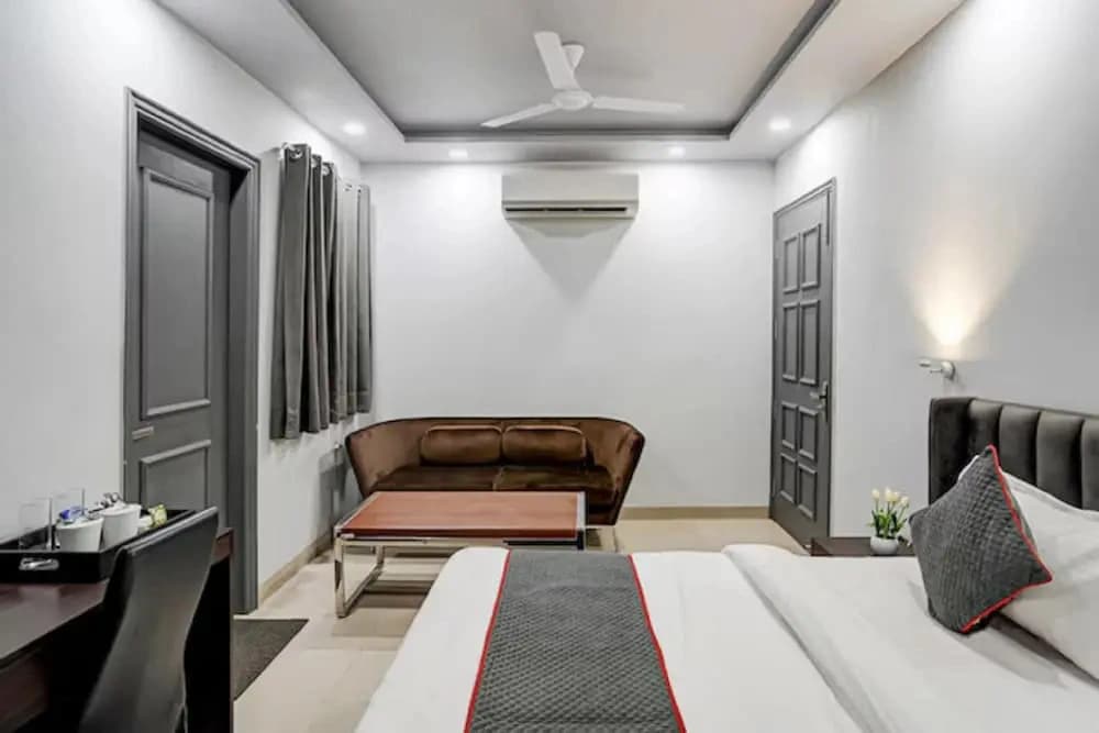 Hotel Shalimar Residency - photo 1