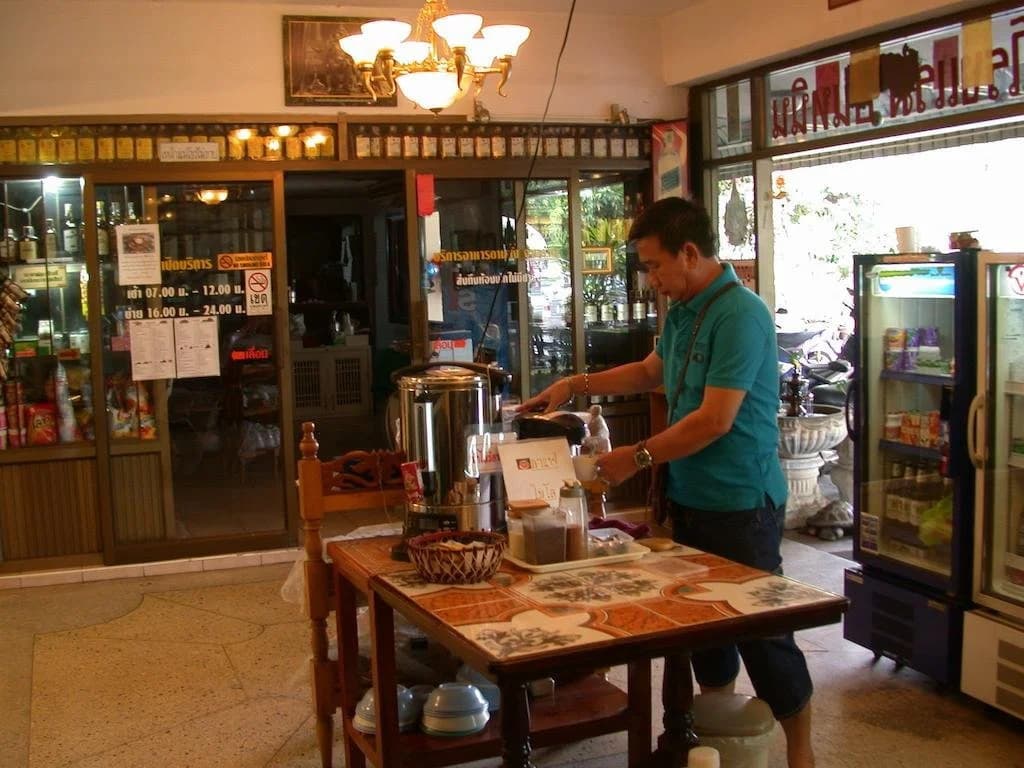 Inthanin Hotel - photo 4