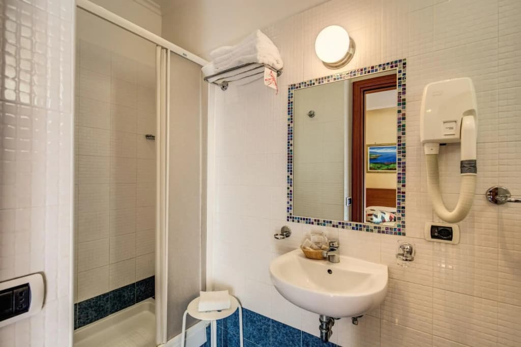 Hotel Maryelen - photo 11