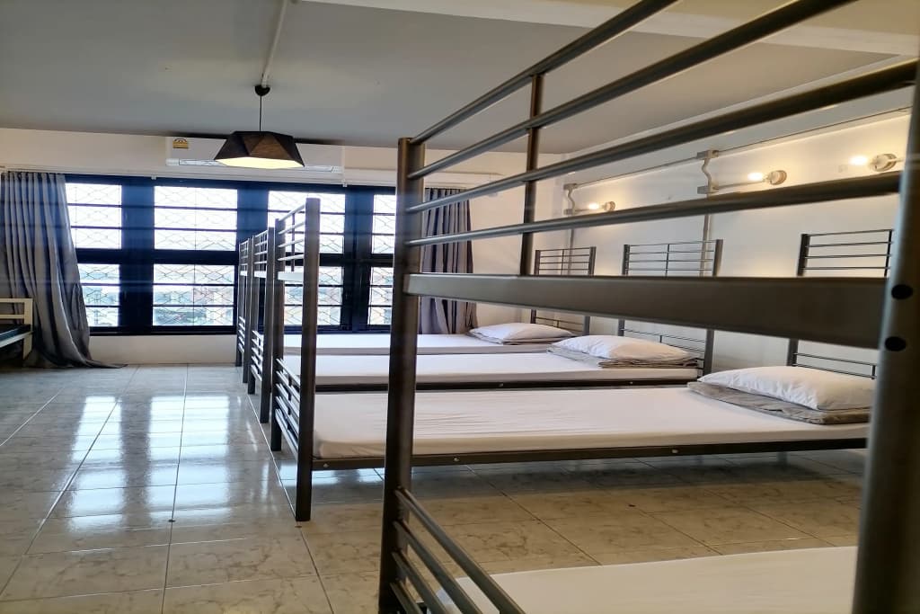 8 Sleepers Street Hostel - photo 10