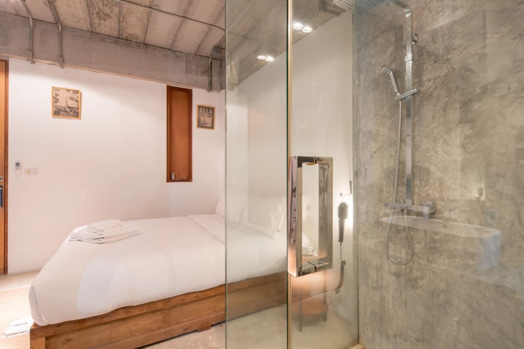 ELLA Bar, Bistro & Bed - main photo