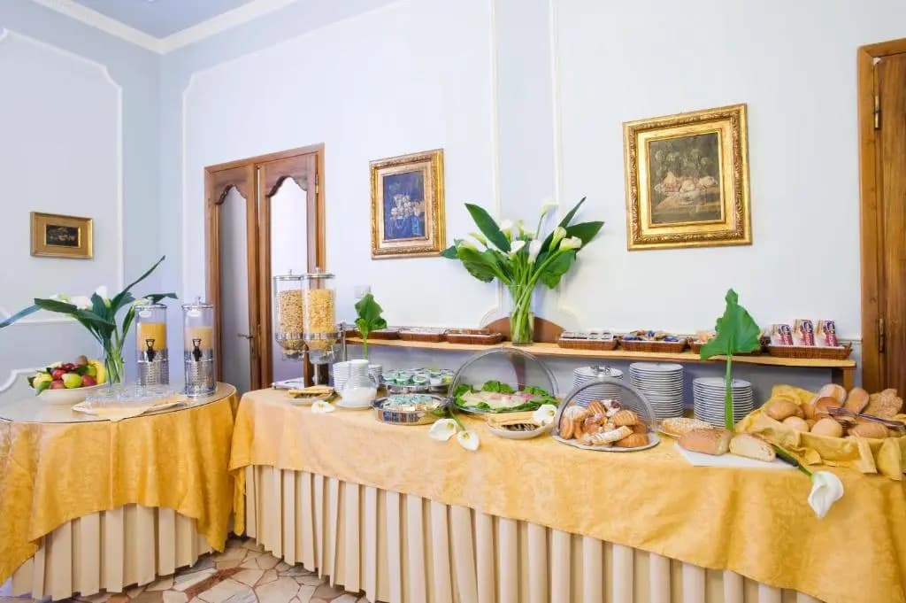 Hotel Silla - photo 18