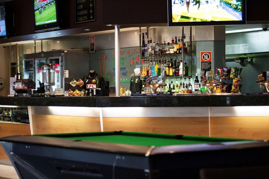 Nightcap at High Flyer Hotel - photo 15