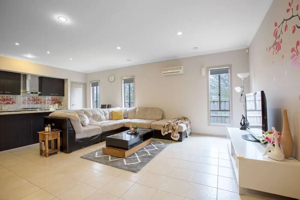 Gorgeous 4BR Home in Point Cook - photo 16