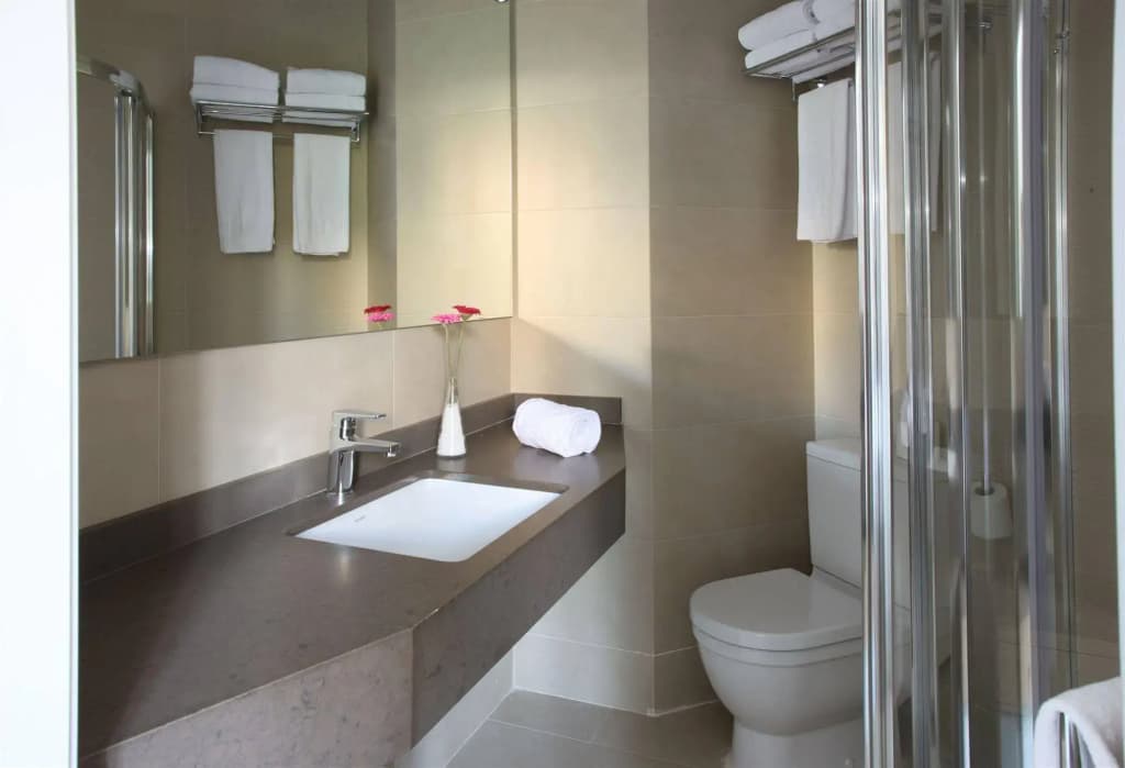 MH Apartments Suites - photo 8