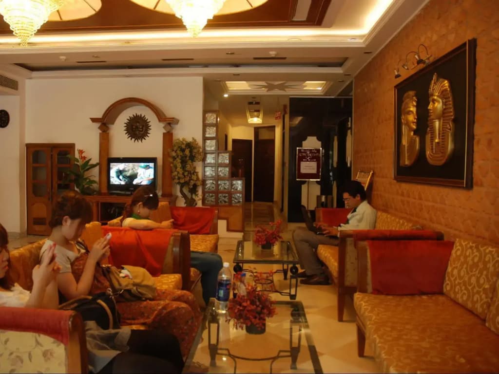 Hotel Metro Heights - photo 9