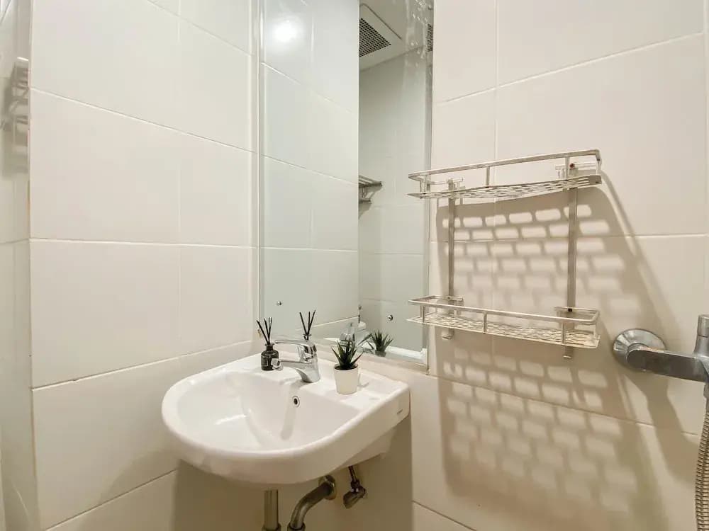 Contemporary 1Br Apartment At Vittoria Residence - photo 8