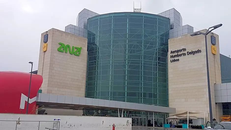 Lisbon Hostel Terminal 3 - photo 1