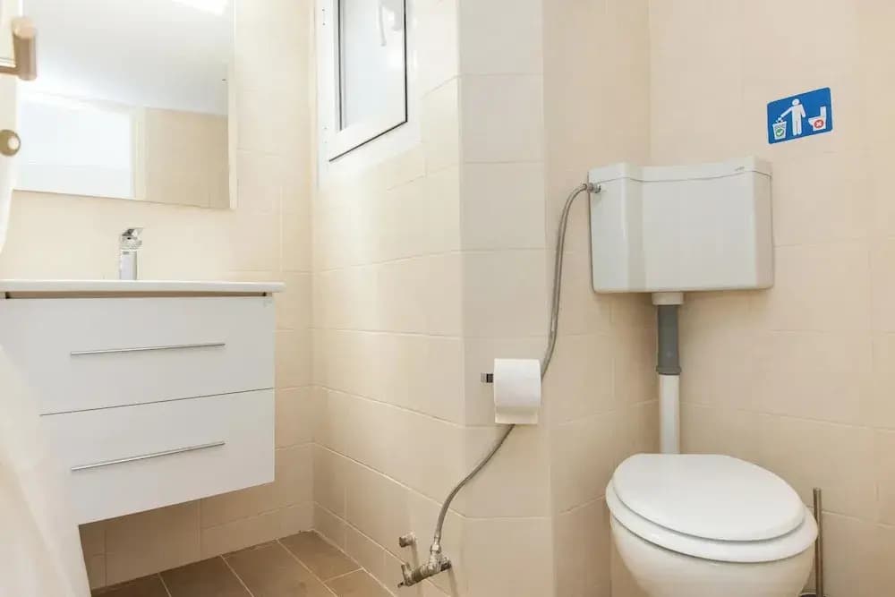Modern Comfort 1Bd Apt with Balcony - photo 7