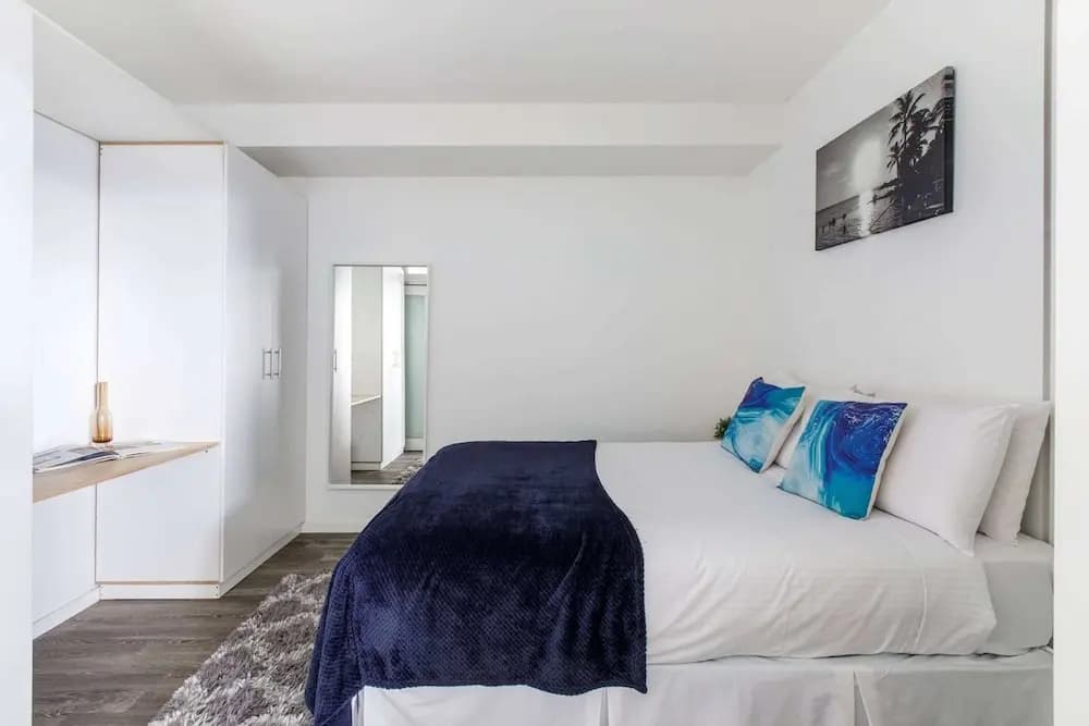 Beautiful 2BR APT With Balcony, Pool and Gym - main photo