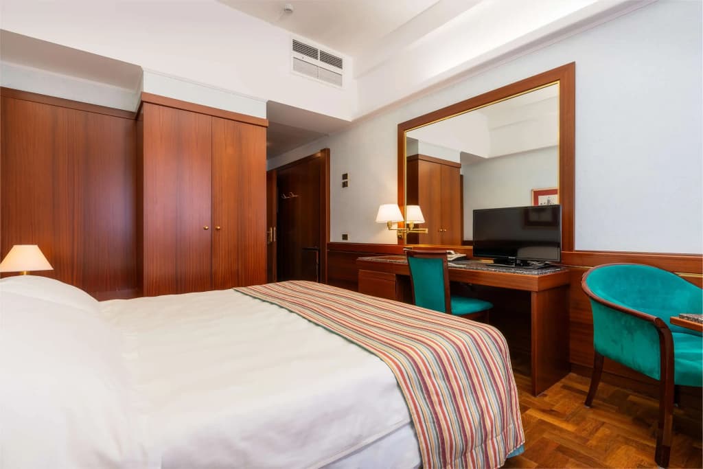 Crivi's Hotel - photo 4