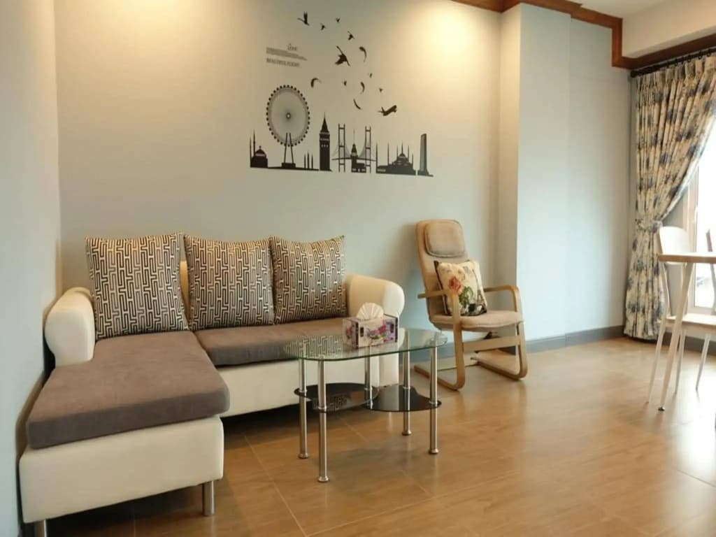The Lilly Hotel - photo 11