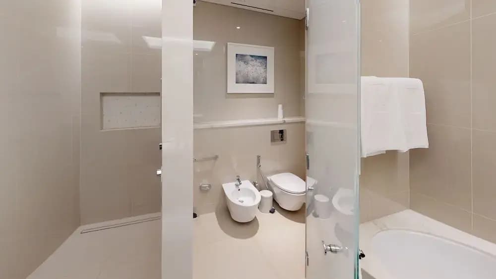 Stunning 2 Bed Address Sky View Best Layout - photo 8