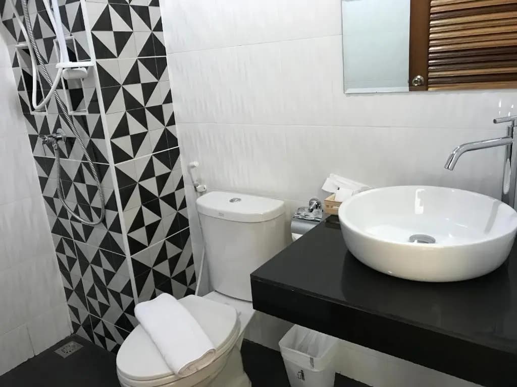 Snooze Inn Phuket - photo 8
