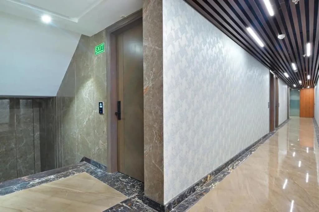 HOTEL UPTOWN - Luxury Restaurant & Rooftop Near Connaught Place - photo 12
