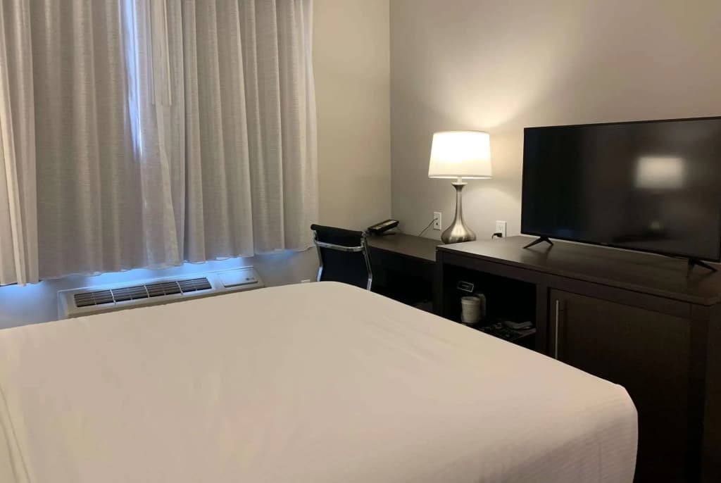 Wingate by Wyndham JFK Airport/Far Rockaway - photo 5