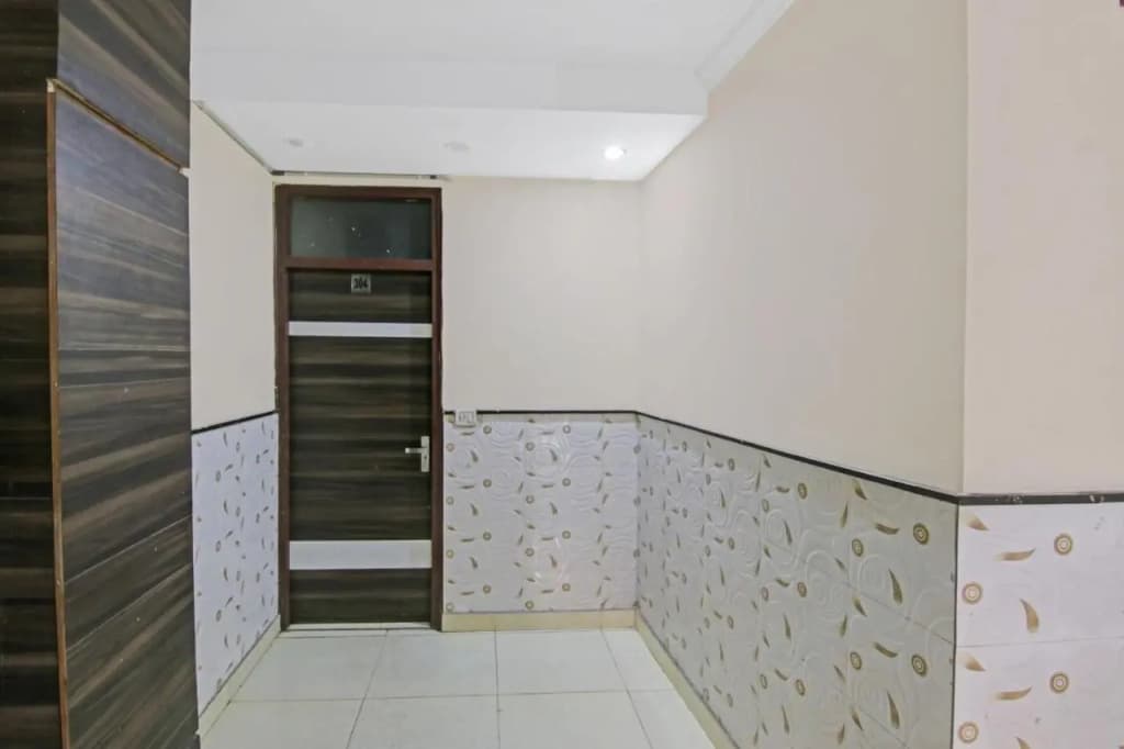 OYO Flagship 80456 Arjun Palace - photo 1