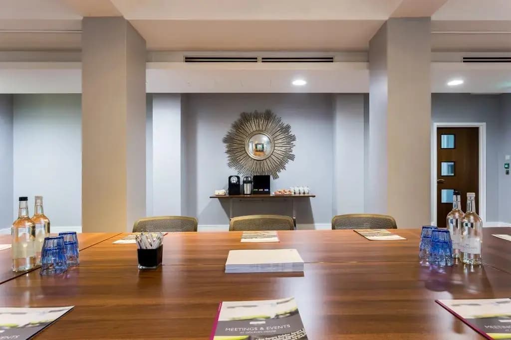 Dolphin House Serviced Apartments - photo 22