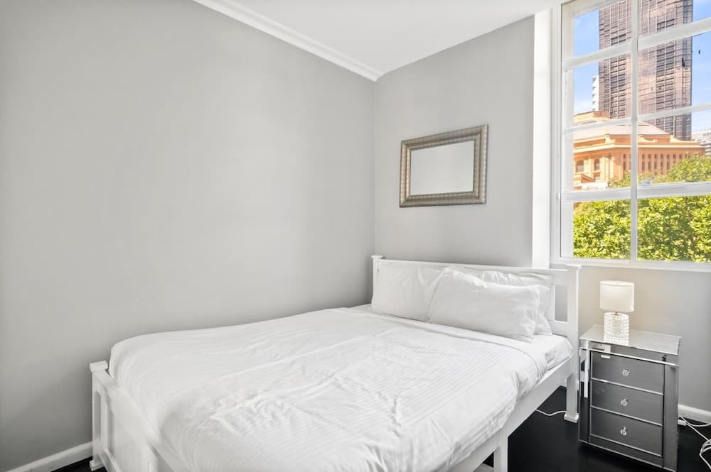 Central 3-bed Apartment in Vibrant Melbourne - photo 4