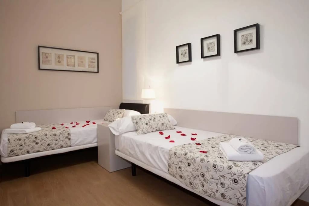 Apartamentos Alcam Paseo de Gracias - photo 6