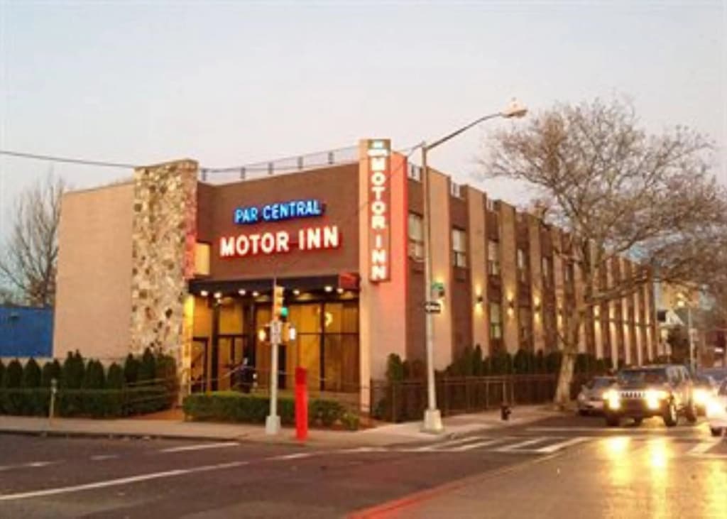 Par Central Motor Inn - photo 1
