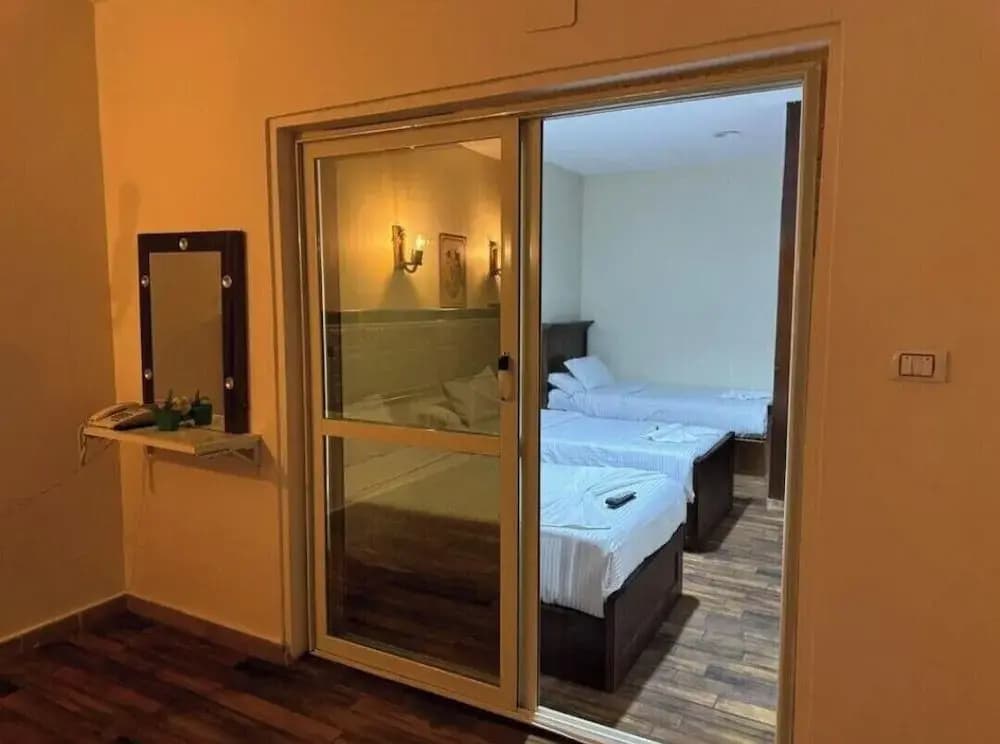 lora Altahrir hotel - photo 4
