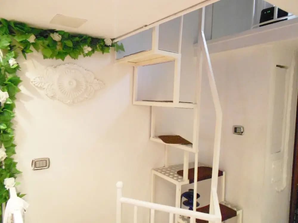 Private Room Noble in Shared Apartment - photo 4