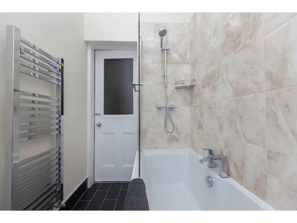 Spacious 2-br Flat for 4 in Morningside - photo 6