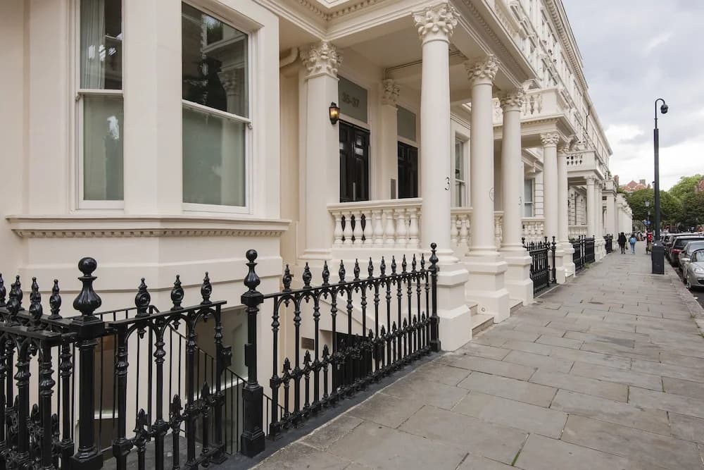 The Earl's Court Square Garden Apartment - ALBS - photo 12