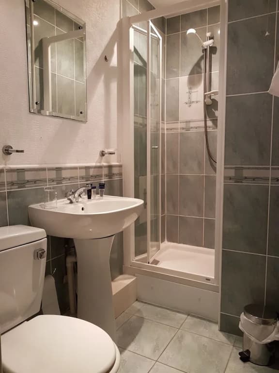 Claremont Guesthouse - photo 9