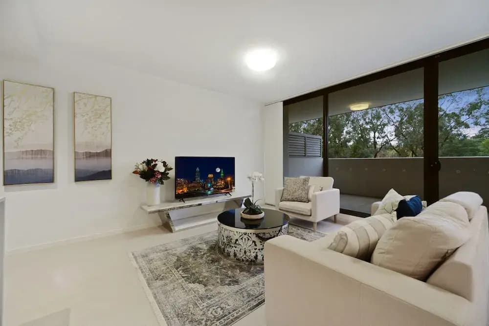 HomeHotel-Spacious Luxury Apt Next to Shopping - photo 5