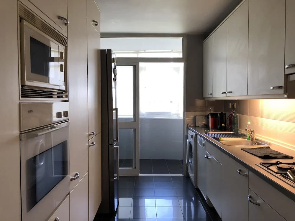 Lisbon Luxe Spacious Flat - photo 18