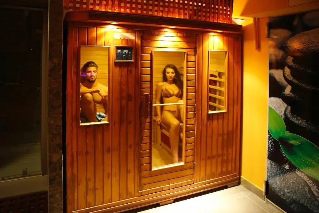 Six Inn Hotel - photo 27