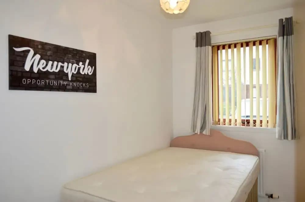 Spacious 2 Bedroom Ground Floor Flat in Leith - photo 15