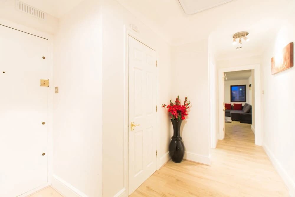 Three Bedroom Limehouse - photo 6