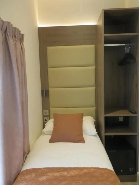 Glendale Hyde Park Hotel - photo 17