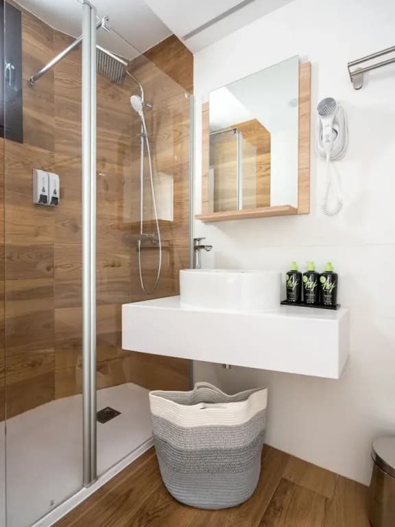 Limehome Barcelona Carrer de Fontcoberta - photo 33