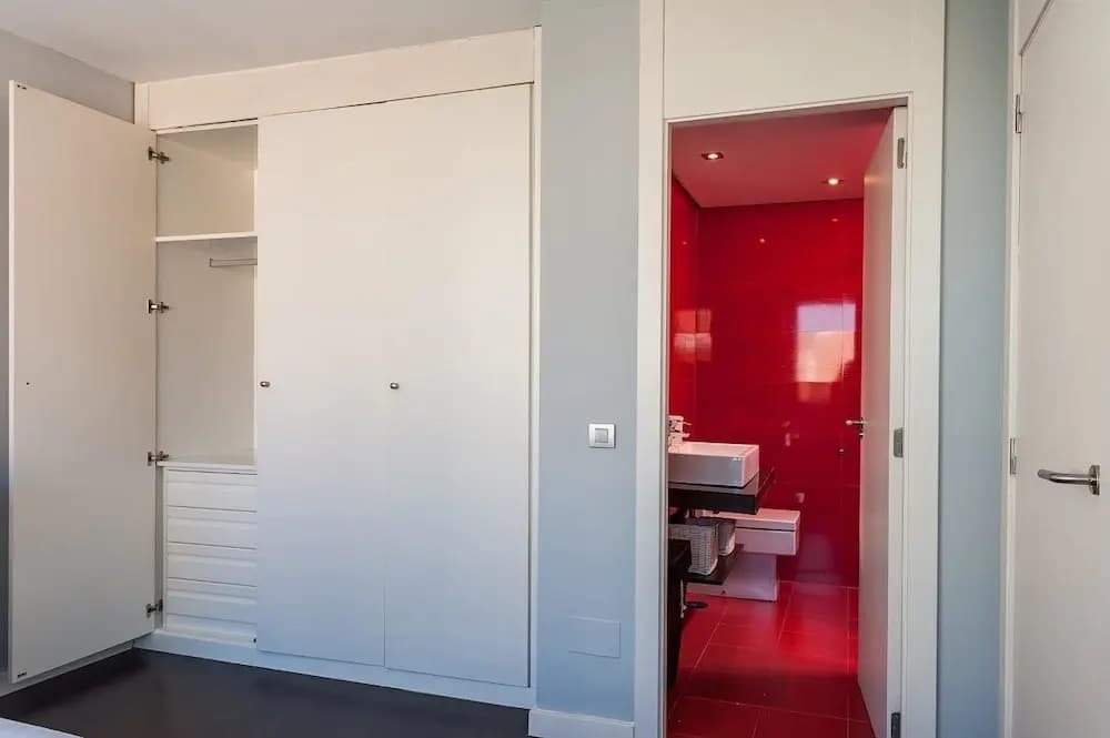 Roomspace Plaza Castilla Apartments - photo 5