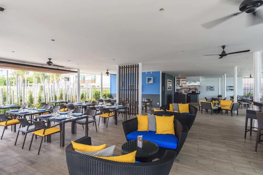 Lux Contemporary Condo By Favstay - photo 19